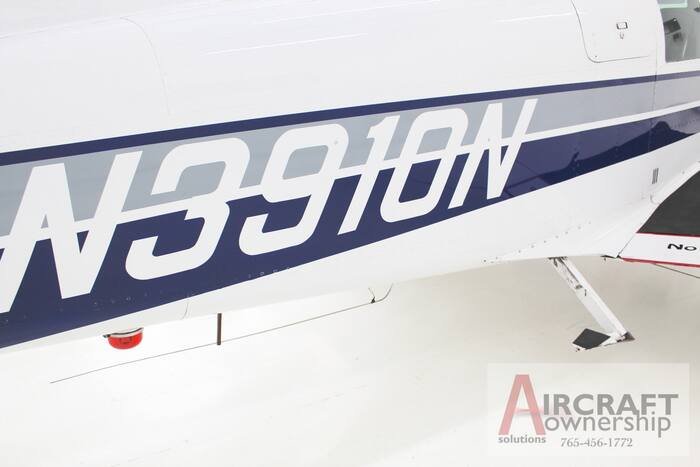 Fuselage stripe and registration detail